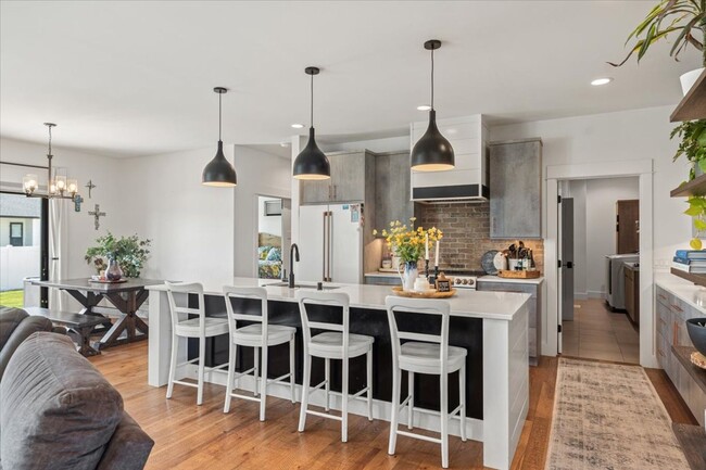 Building Photo - Beautiful Heights Home!