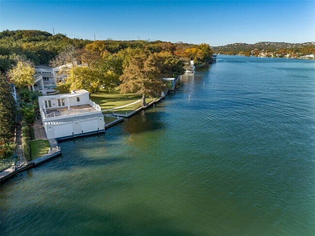 Foto del edificio - 3511 Westlake Dr