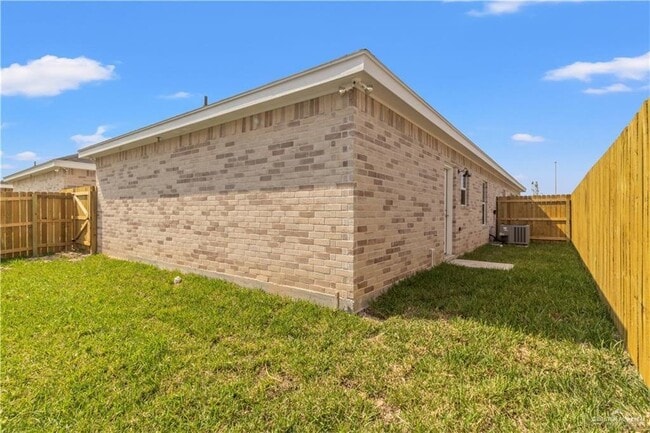 Building Photo - 2809 E Israel Ave