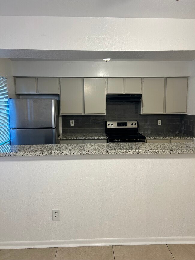 Kitchen - 3901 Woodchase Dr