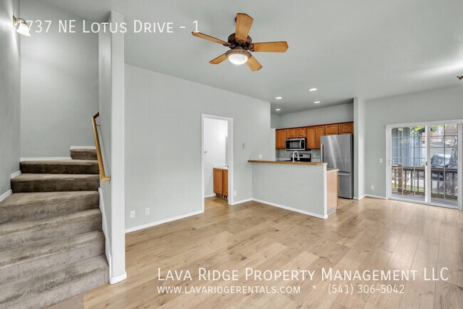 Foto del edificio - 1737 NE Lotus Dr