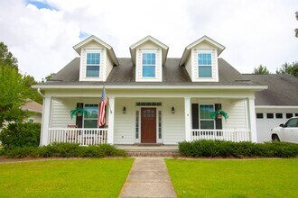 Building Photo - 4 Gresham Ln