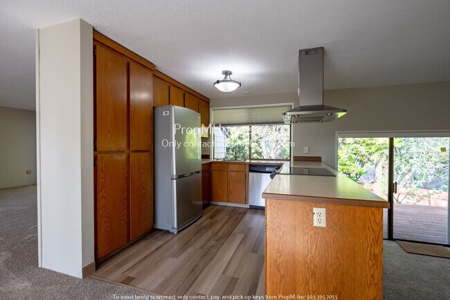 Foto del edificio - Gorgeous Three Bedroom West Linn Home w/ O...