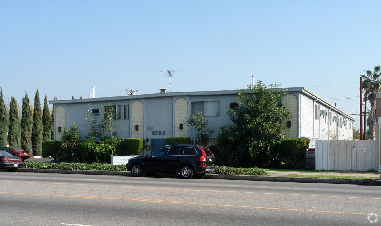 Building Photo - 8790 Van Nuys Blvd