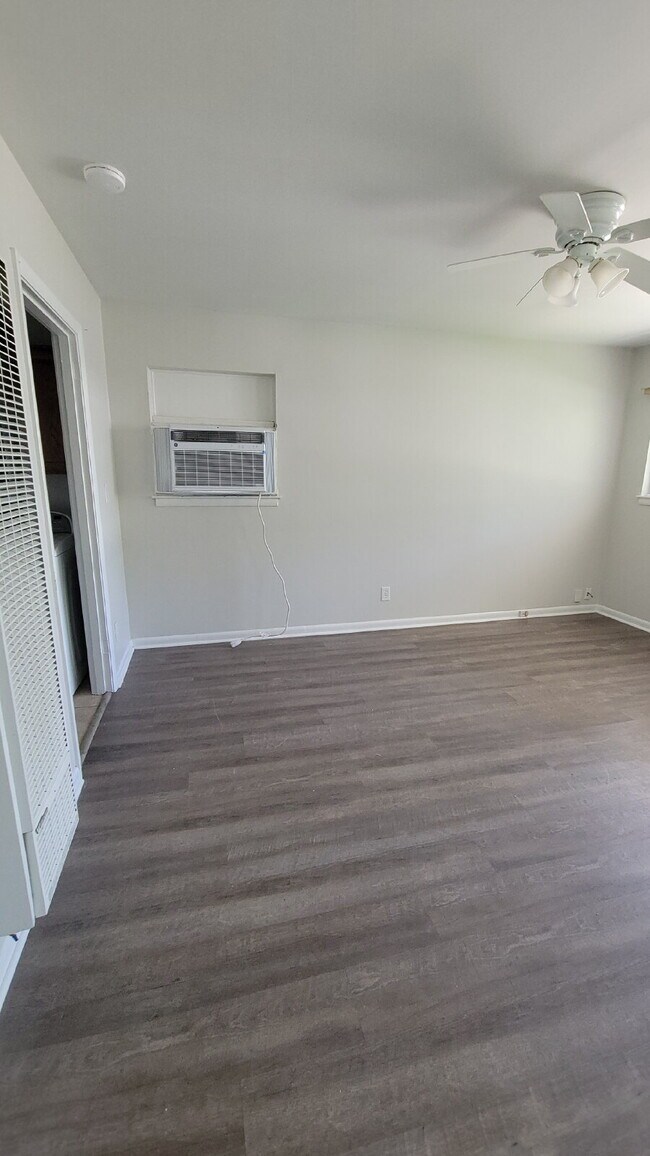 Building Photo - "Charming 3-Bedroom Home in Huntsville wit...