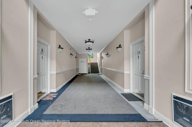 Building Photo - 548 St Andrews Pl