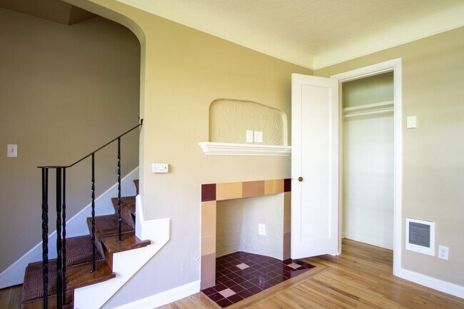 Foto del edificio - In the Heart of NW-Mid-Century 2Bdr Lives ...