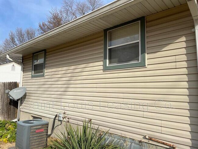 Building Photo - 135 Florissant Park Dr