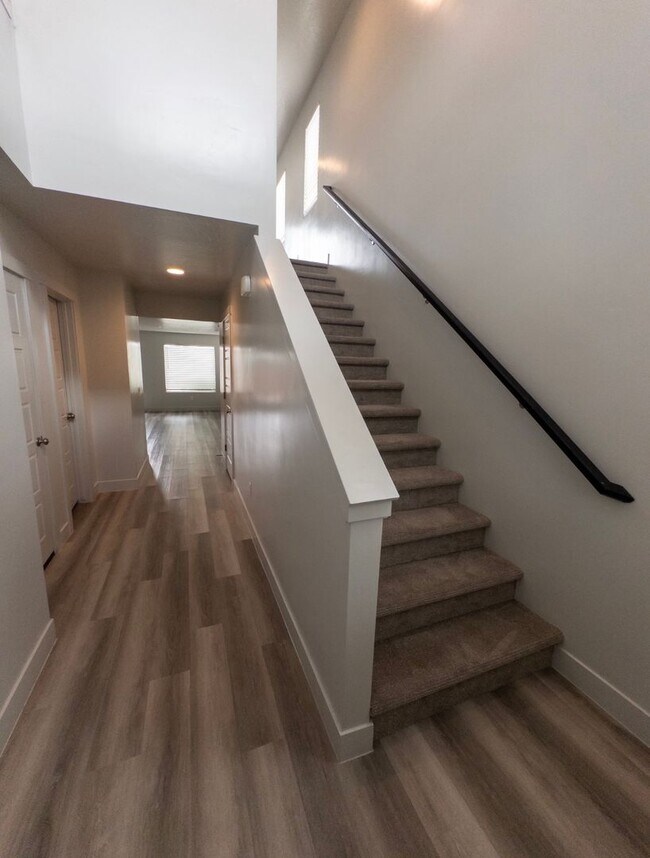 Building Photo - 4087 Cerro Wy