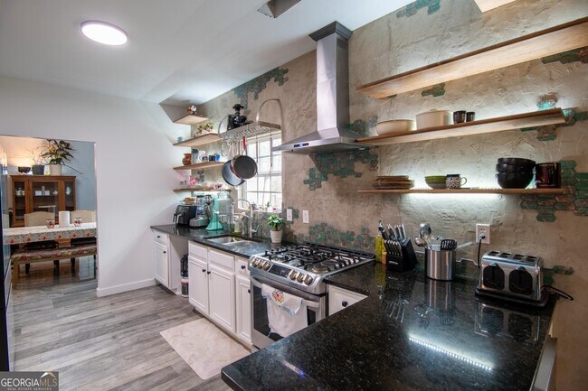 Foto del edificio - 1582 Ewing Farm Dr