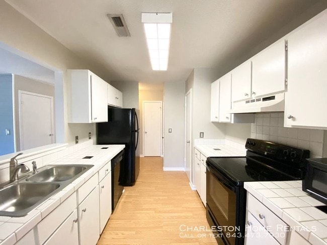 Building Photo - 2327 Treescape Dr