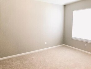 Building Photo - 2016 Leisure Ln