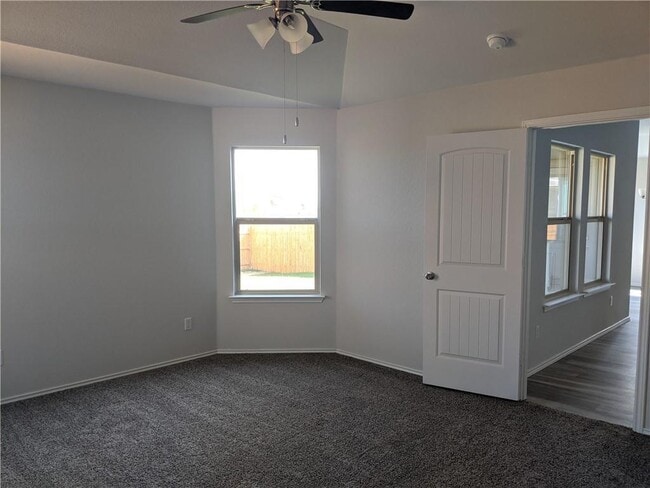 Building Photo - 119 Kyra Ln