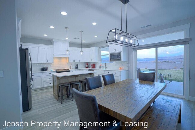 Foto del edificio - 5 br, 3.5 bath House - 367 South 1760 West