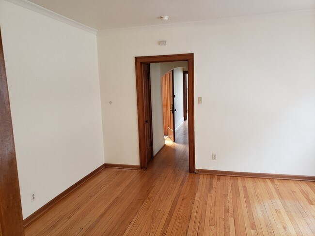 Building Photo - 5240 Irving Park Rd