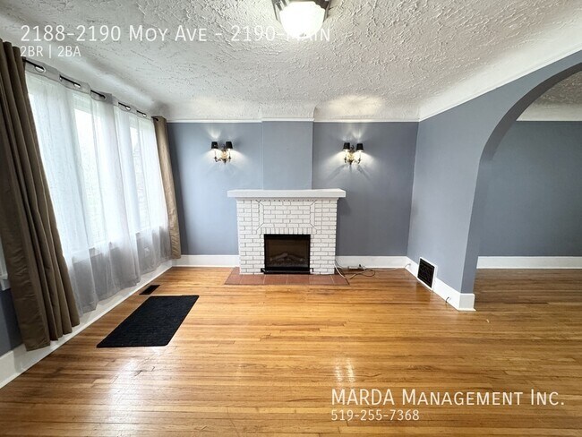 Photo du bâtiment - CHARMING 2 BED/1.5 BATH 2 STORY MAIN FLOOR UNIT + 70% OF HYDRO & GAS!