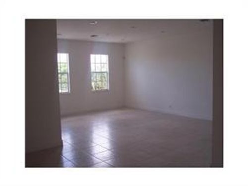 Foto del edificio - 6807 Lakeside Cir N