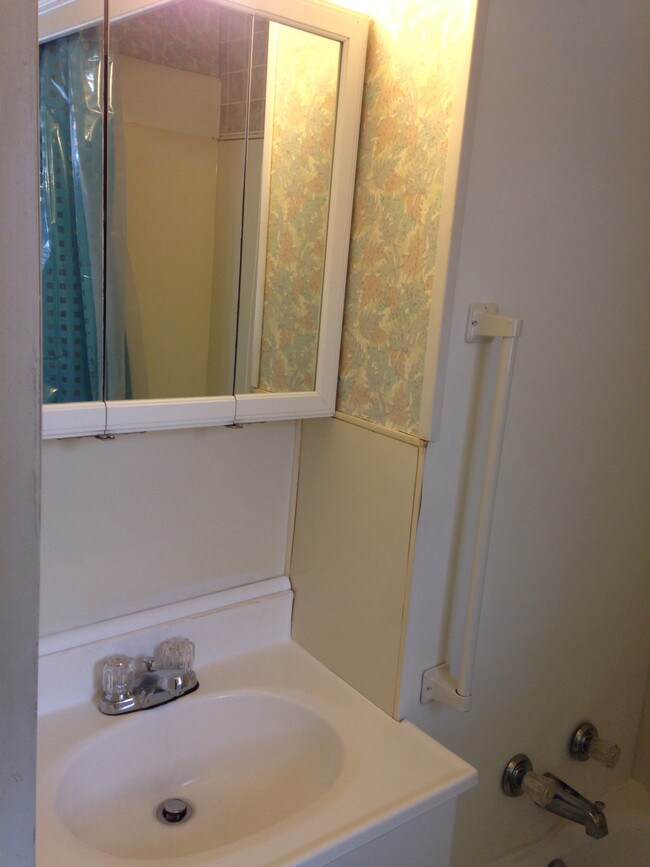 Bath - 311 N Center St