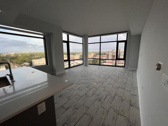Foto del edificio - 323 W Jones St