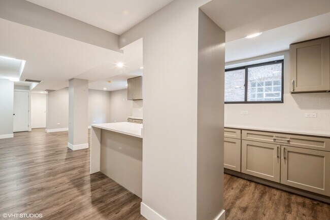 Building Photo - 5040 S Saint Lawrence Ave