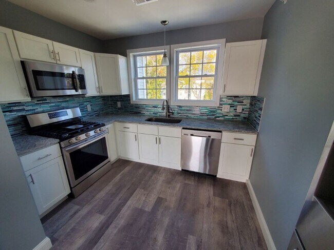 Building Photo - 91 Maple Ave