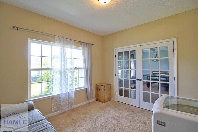 Foto del edificio - 248 Sawmill Rd
