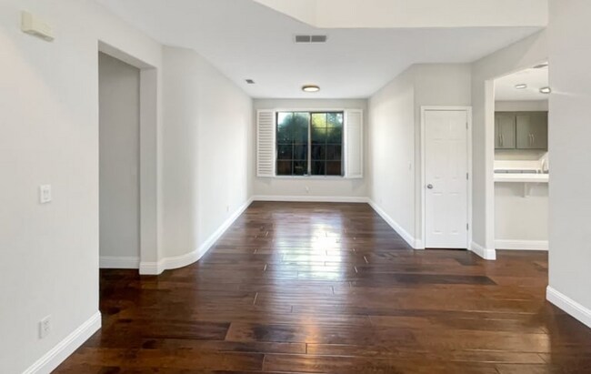Foto del edificio - 2401 NW 7th St