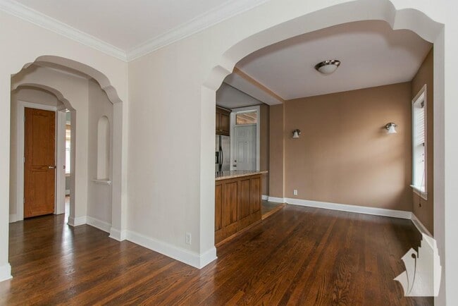 Building Photo - 4836 N Paulina St