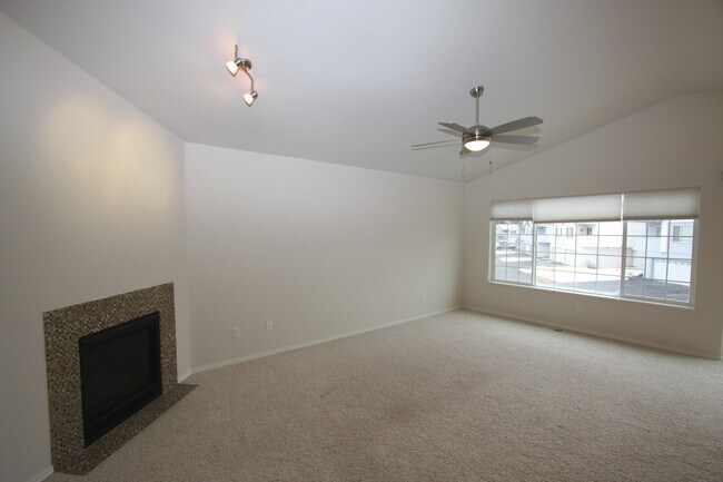 Foto del edificio - 3 Bedroom East Anchorage Condo!