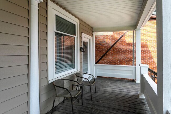 Foto del edificio - 285-287 E Whittier St