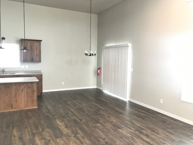Building Photo - 3 Bed 3 Bath Single Family Home