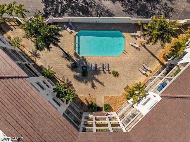 Foto del edificio - 1100 Pine Ridge Rd