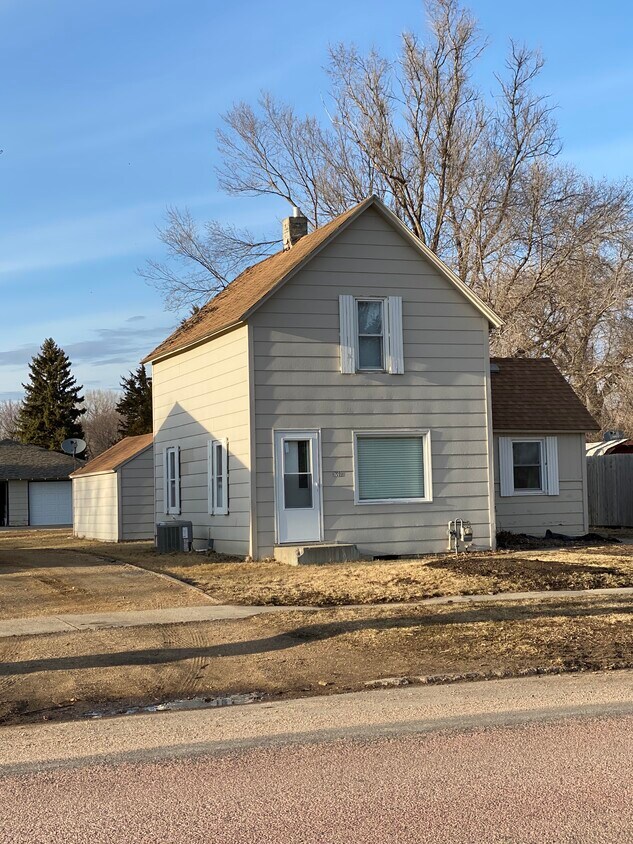 Primary Photo - 709 Arrow Ave NE