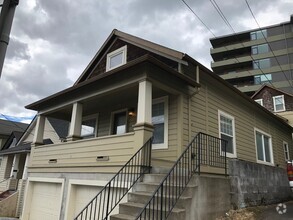 Building Photo - 642 SW Sherman St