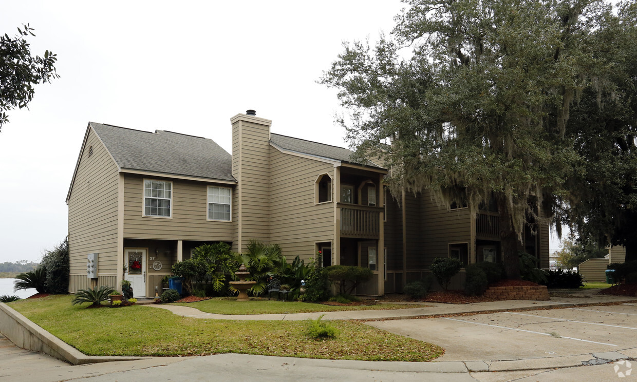 Foto del edificio - Anatole Bay Town Homes