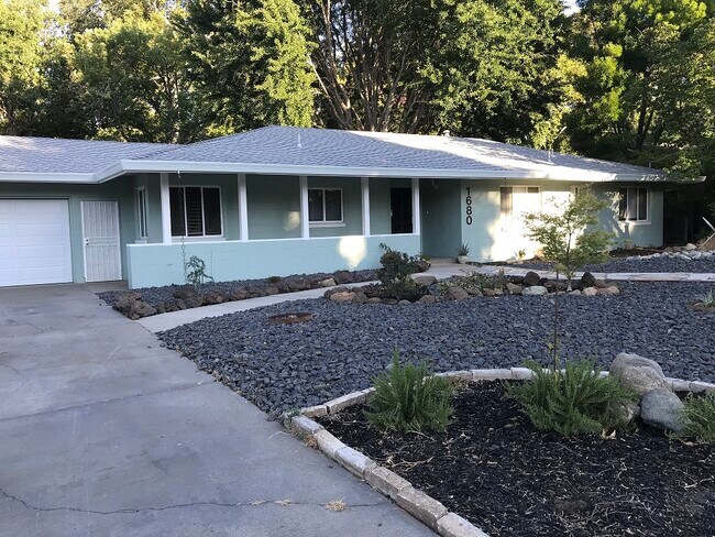 Building Photo - 1680 Park Vista Dr
