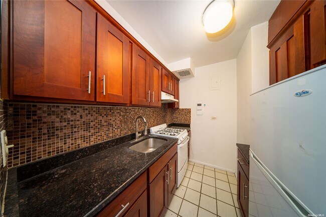 Foto del edificio - 109-33 71st Rd