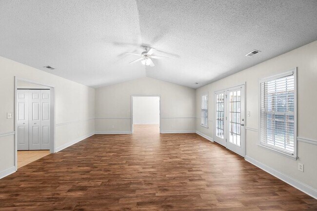 Foto del edificio - Large Ranch Home with 4BR/ 2 Bath with an ...