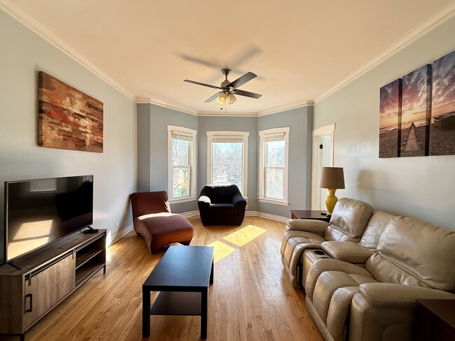 Building Photo - 2604 W Fullerton Ave