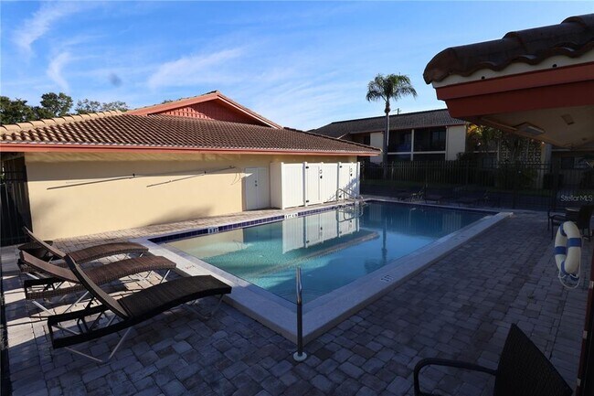Building Photo - 2515 Bayshore Gardens Pkwy