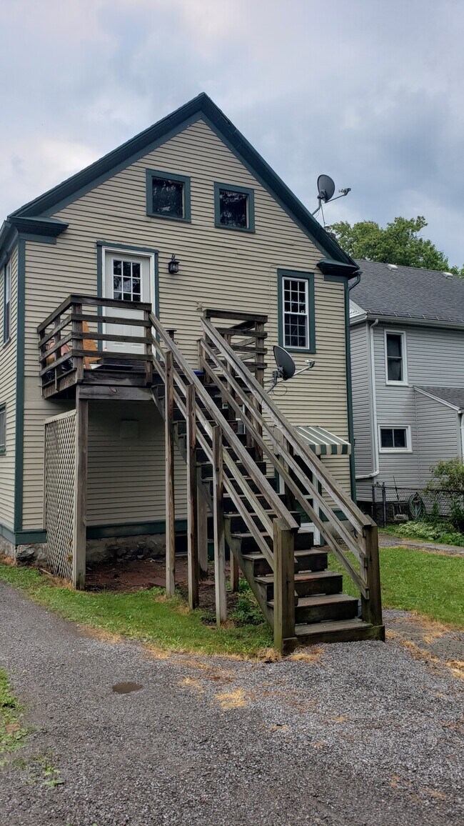 Building Photo - 57 Tracy Ave