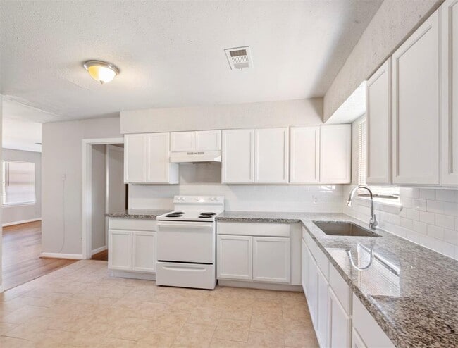 Building Photo - 2827 Dragonwick Dr