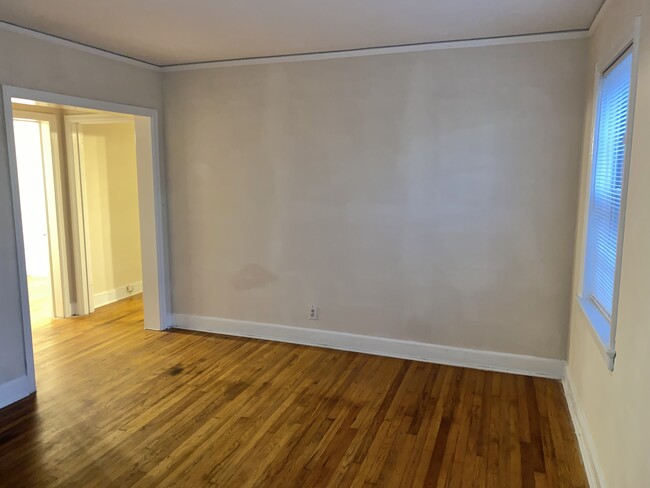 Building Photo - 913 Oxmoor Rd