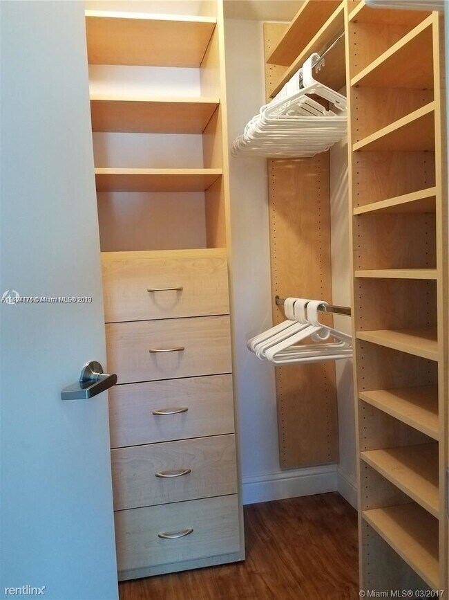 Building Photo - 2 br, 2 bath Condo - 350 S Miami Ave Apt 3705