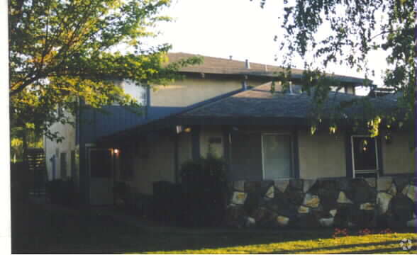 Foto del edificio - 765 Carro Dr