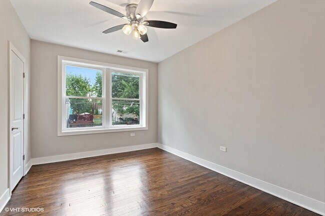Building Photo - 5349 W Van Buren St