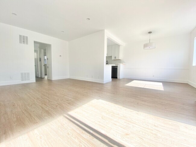 Foto del edificio - 1031 N Harper Ave