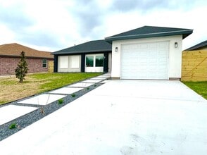 Building Photo - 2302 San Pascual St