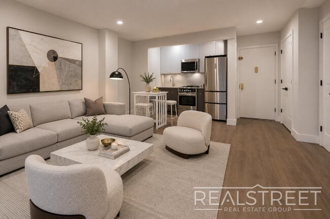 Building Photo - Stunning NEW 1 BED in PLG!