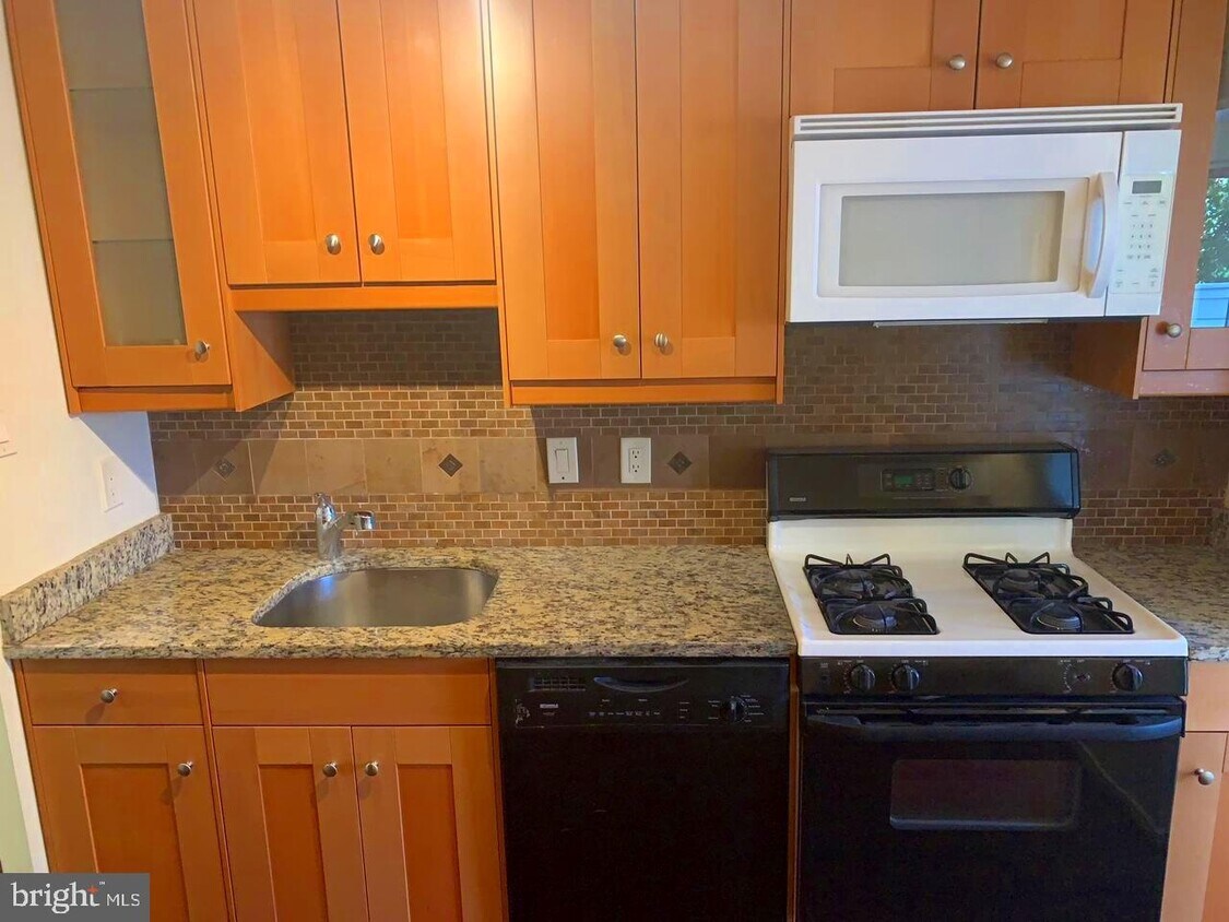 19309 Club House Rd Unit 201, Gaithersburg, MD 20886 Apartment for